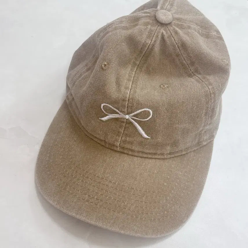 [BUNJANG] Vintage Latte Gyaru Ribbon Embroidery Beige Brown Ball Cap / 빈티지 라떼갸루 리본 자수 베이지 브라운 볼캡 모자 리즈리사 핀터 로걀