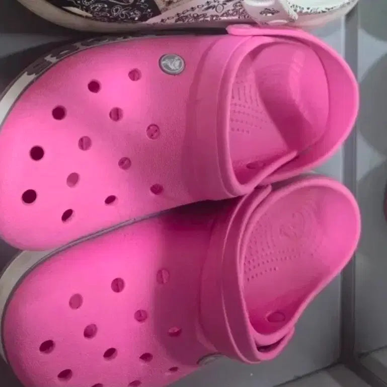 [BUNJANG] Crocs Pink Sandals/Slippers (Size 250) / 크록스250사이즈