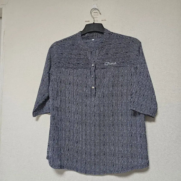 [BUNJANG] Women's Plus Size 77 Embossed Stripe Henley Blouse / 77사이즈 엠보싱 블라우스