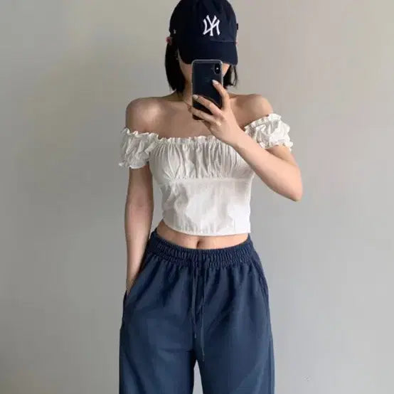 [BUNJANG] Smocked Off-Shoulder Frill Blouse / 스모크 오프숄더 프릴 블라우스