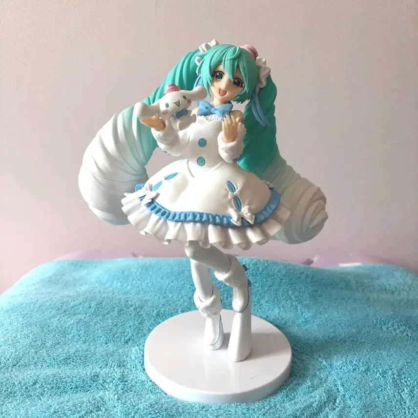 [BUNJANG] Vocaloid Luminasta Cinnamoroll Hatsune Miku Figure / 보컬로이드 루미나스타 시나모롤 하츠네미쿠 피규어