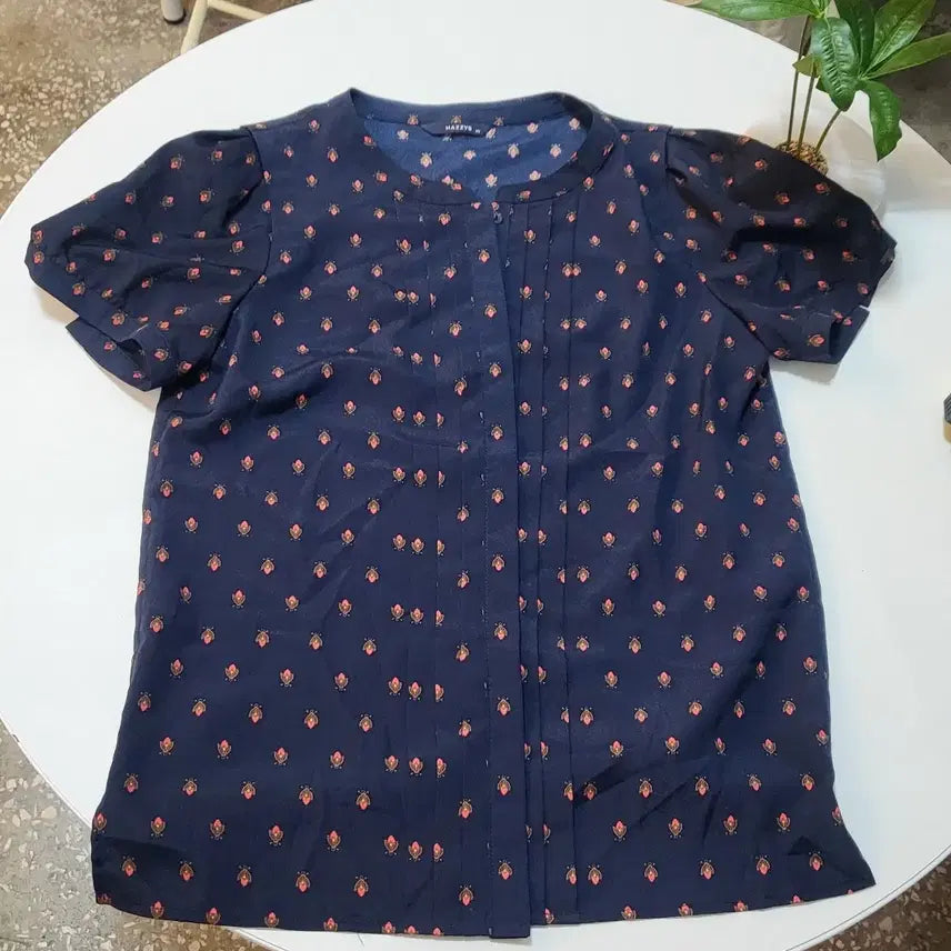 [BUNJANG] HAZZYS Navy Floral Pattern Blouse / HAZZYS 네이비 플로럴 패턴 블라우스
