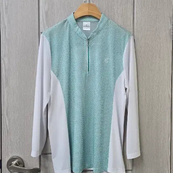 [BUNJANG] Kim Young Joo Sports Women's Cooling Spandex Half-Zip T-Shirt (Size 77-88) / 새상품 [77~88]] 김영주스포츠 여성 스판 기능성 냉감 반집업 티셔츠