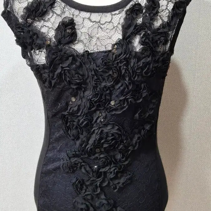 [BUNJANG] Black Lace Flower Sleeveless Top / A-150 오브제 블랙 레이스 플라워 장식 민소매