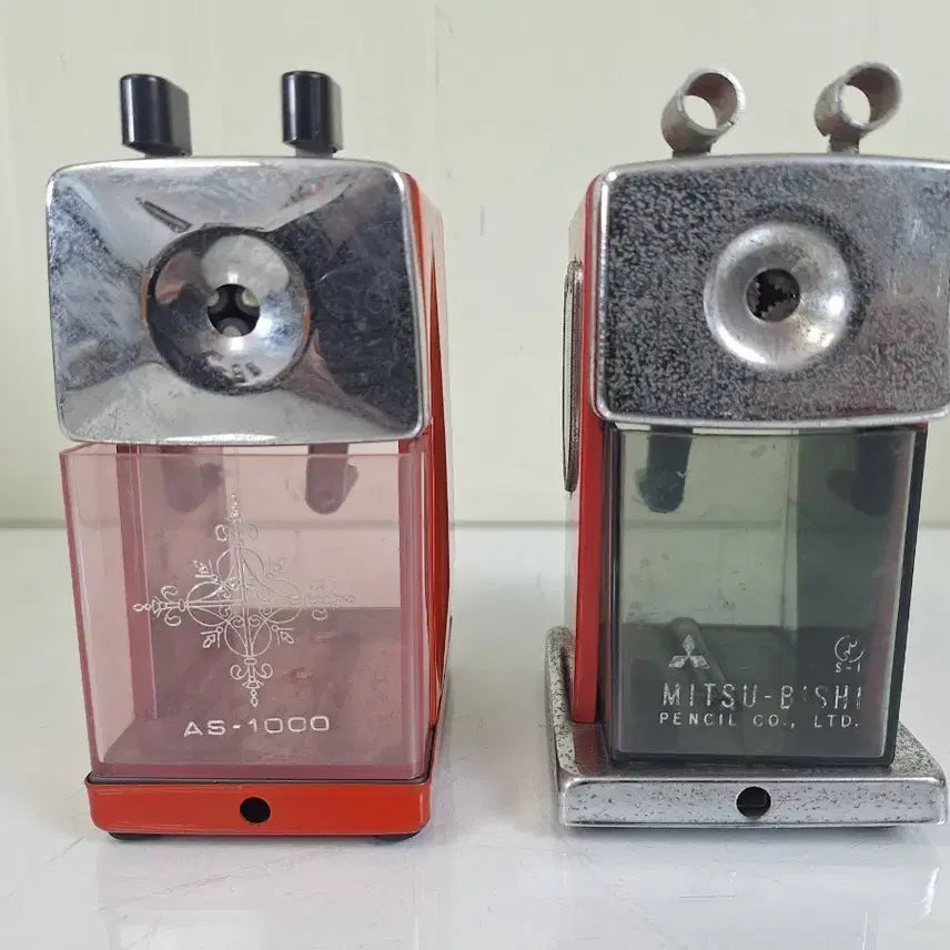 [BUNJANG] Vintage Metal Manual Pencil Sharpeners Set (2 pcs) / 근대사 수집 자료 옛날 고전 문구 빨간색 금속 수동 연필깍기 2점