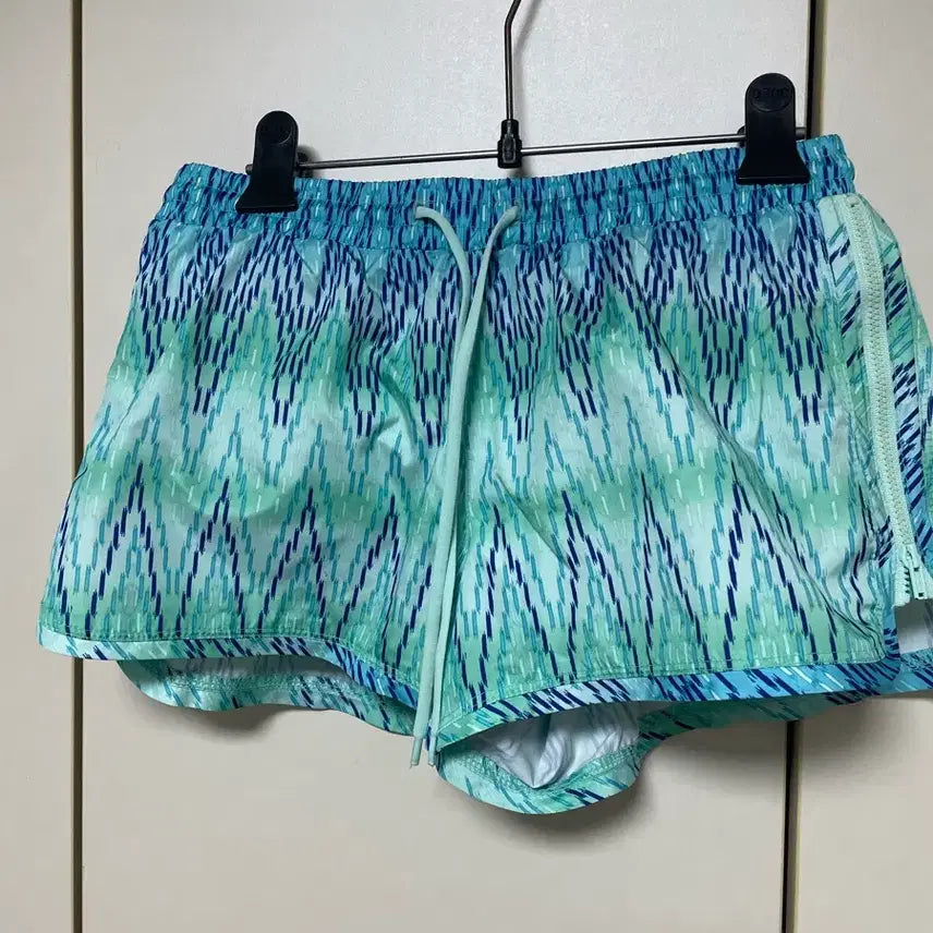 [BUNJANG] GapFit Women's Running Shorts XS (Side Zip) / GapFit 여성 러닝 반바지 XS (사이드 지퍼)