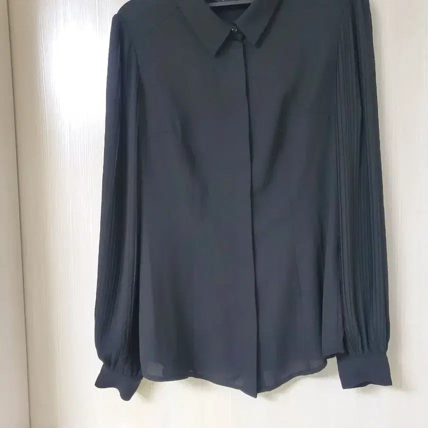[BUNJANG] MOJO.S.FINE Black Women's Blouse with Pleated Sleeve Detail / 모조에스핀  여성 블라우스 블랙