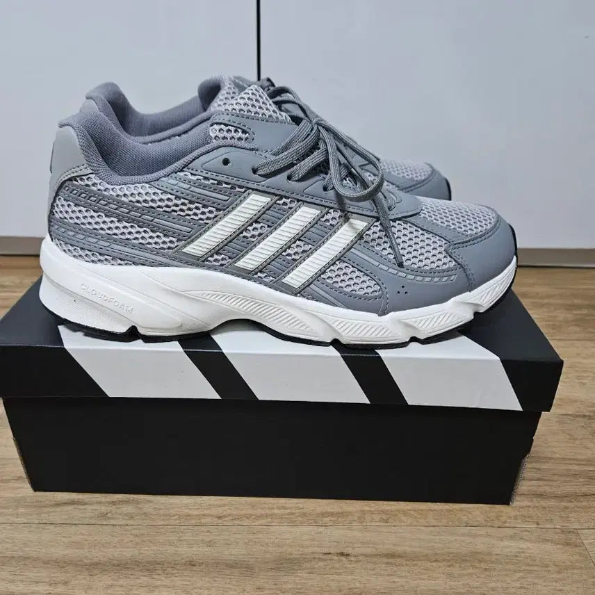 [BUNJANG] Adidas Running Shoes Size 270 New / 아디다스 운동화 270 사이즈 새제품