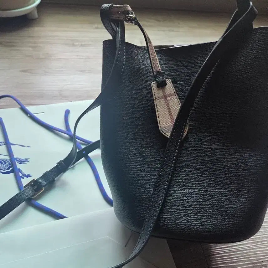 [BUNJANG] Burberry Haymarket Shoulder Bag / 버버리 헤이마켓 숄더백