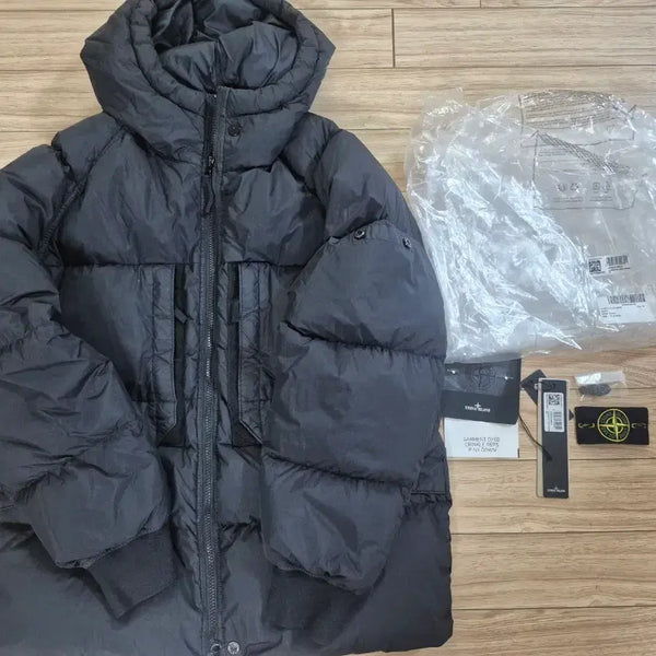[BUNJANG] Stone Island Crinkle Reps Hooded Jacket Padded Black M / (M)스톤아일랜드 크링클랩스 후드 자켓 패딩 블랙 23FW