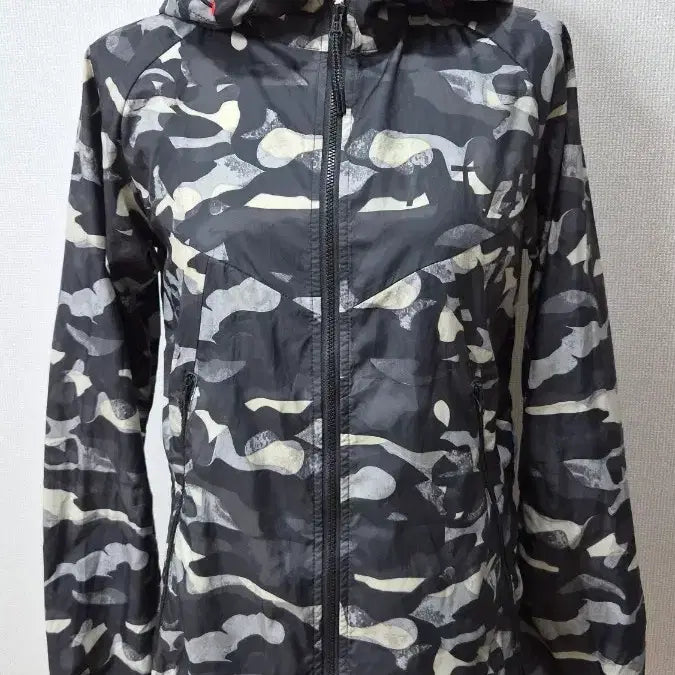 [BUNJANG] Nike Camouflage Hooded Windbreaker Jacket / A-155 나이키 카모플라쥬 후드 바람막이