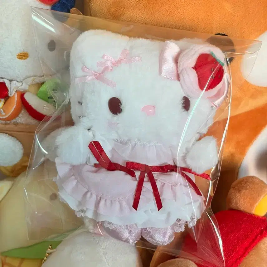 [BUNJANG] Sanrio Hello Kitty Whipping Shortcake 2 Mascot Plush / 산리오 키티 휘핑 쇼트케이크2 마스코트 인형