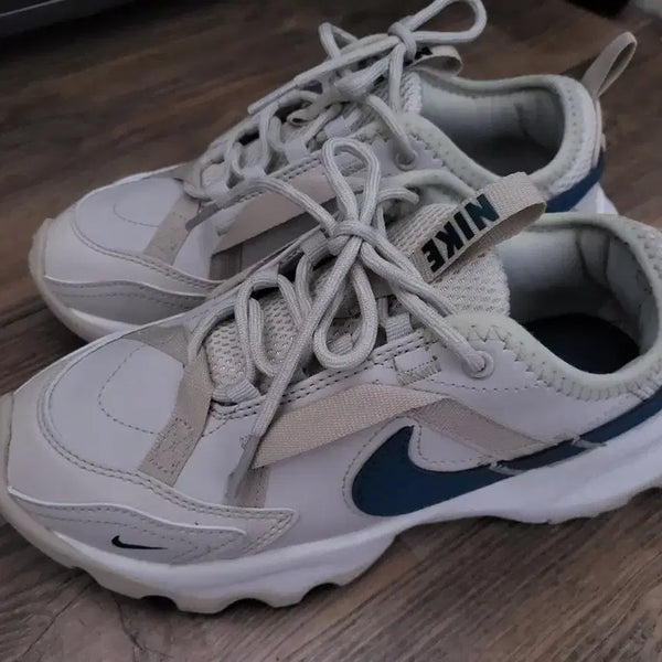 [BUNJANG] Nike Hiking Shoes Women's Size 235 / 나이키운동화 235