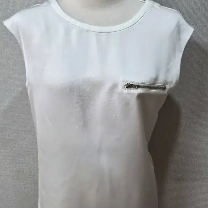 [BUNJANG] A-160 Izabel Lam White Sleeveless Zipper Detail Blouse / A-160 아이잗바바 화이트 민소매 지퍼 디테일 블라우스