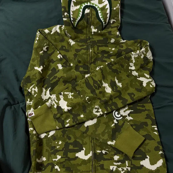[BUNJANG] BAPE Multi Pixel Camo Shark Hoodie Green / 베이프 멀티 픽셀 카모 샤크 후드집업 그린
