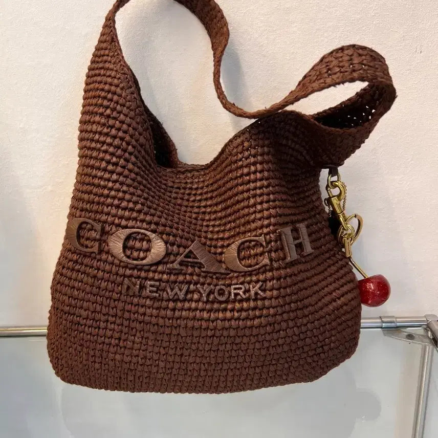 [BUNJANG] Coach Brooklyn Rattan Tote Bag with Mini Cherry Keychain / 새제품)코치 브루클린 라탄백+코치 꼬마키링(랜덤)