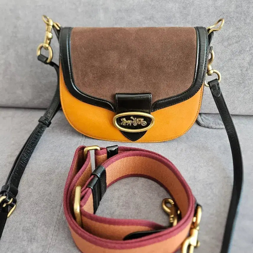 [BUNJANG] Coach Suede and Leather Crossbody Bag / 코치 크로스백. 이번주까지 10만.다음주다시 원래가격