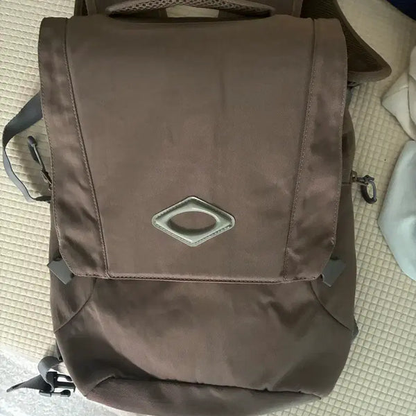 [BUNJANG] MISCHIEF Rhombus Flap Backpack - Taupe / MISCHIEF Rhombus Flap Backpack 토프색