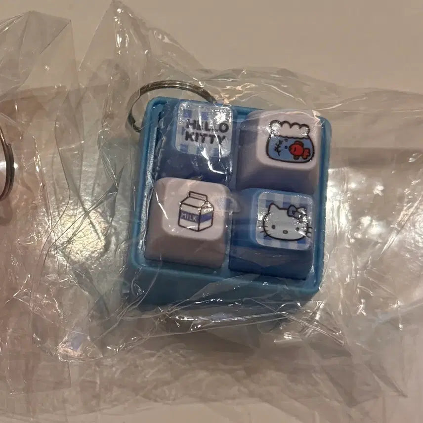 [BUNJANG] Hello Kitty Keycap Shaped Keychain / 헬로키티 키캡모양 키링