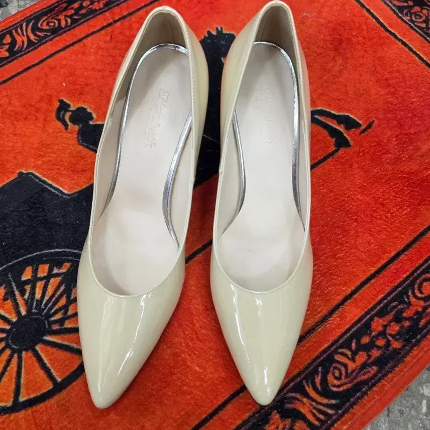[BUNJANG] Elizabeth Hill Beige Enamel Leather Heels - Size 245 / 엘리자베스 힐 베이지 245