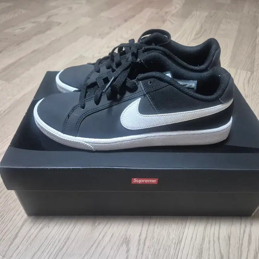 [BUNJANG] Nike Black White Swoosh Sneakers / 나이키 운동화  240