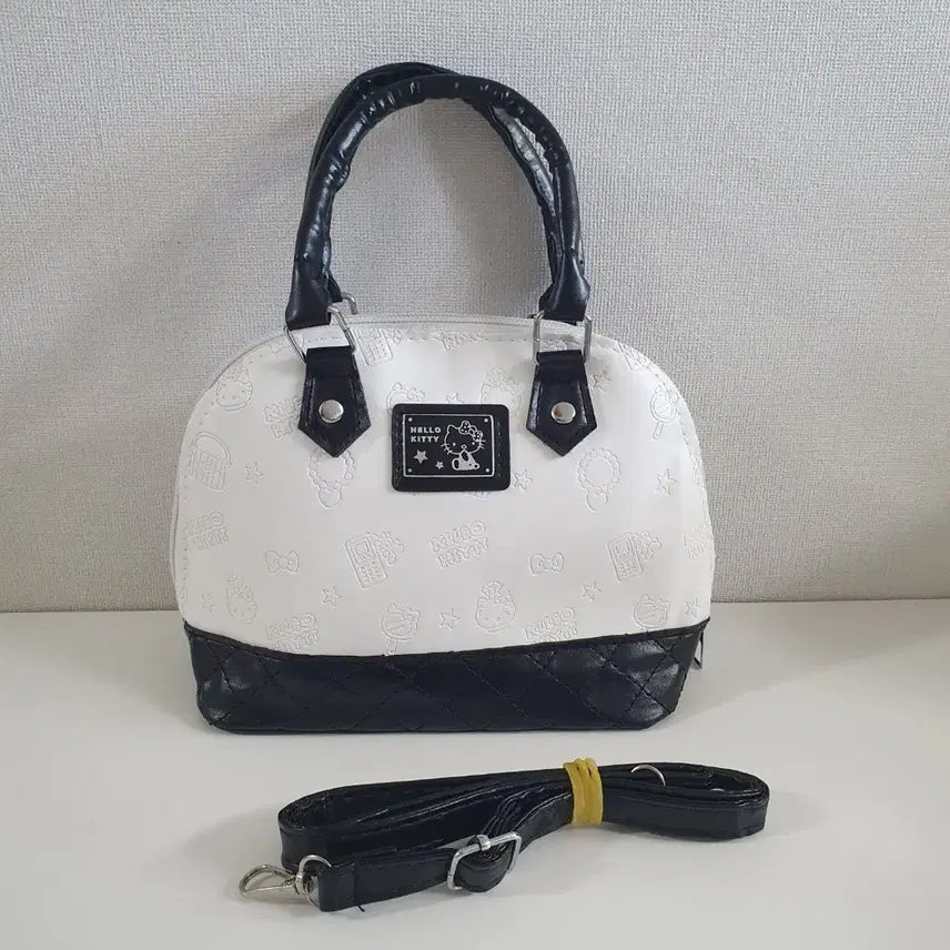 [BUNJANG] Hello Kitty Pattern Tote Bag & Crossbody Bag / 헬로키티 패턴 토트백&크로스백