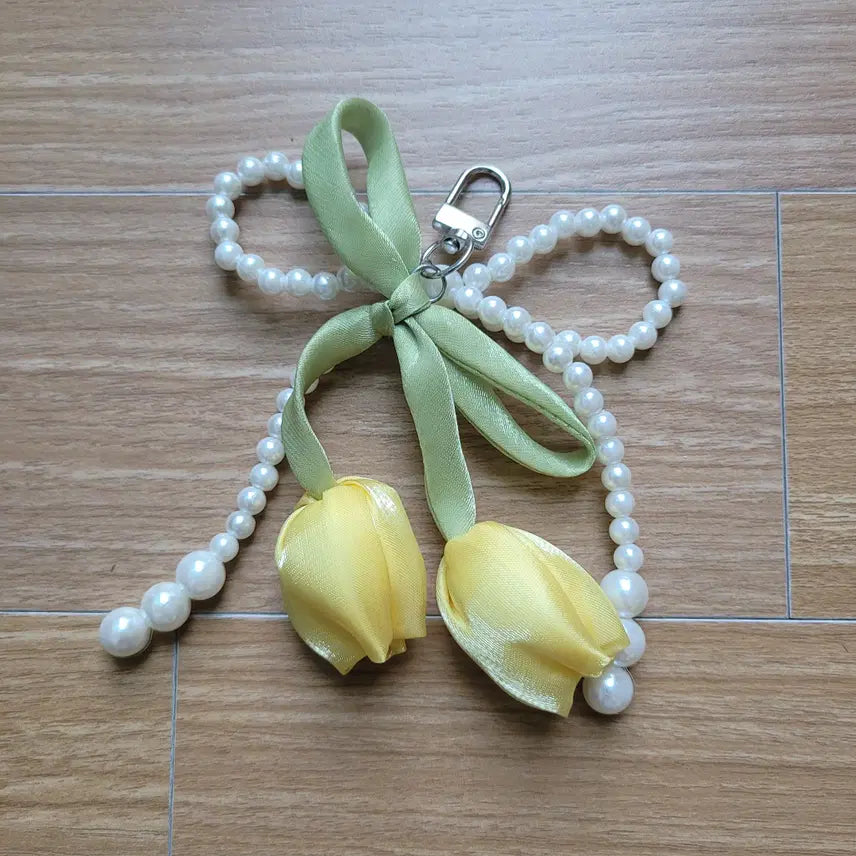 [BUNJANG] Elegant Flower Charm with Pearl Ribbon Accent / 예쁘고 우아한 꽃 키링 판매합니다.