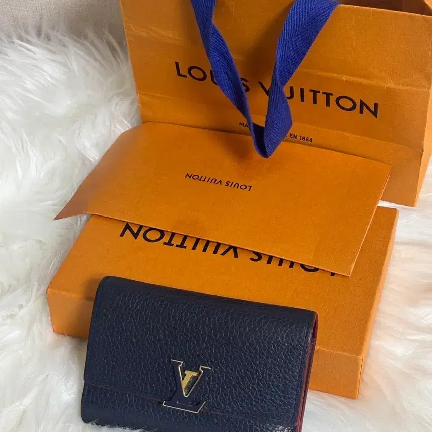 [BUNJANG] Louis Vuitton Capucines Wallet Navy / 급처!! 루이비통 카퓌신 반지갑 네이비