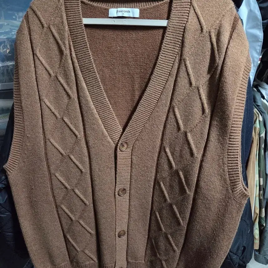 [BUNJANG] 8 Seconds Cable Open Knit Vest Brick (XL) / 에잇세컨즈 케이블 오픈 니트 베스트 브릭 (XL)