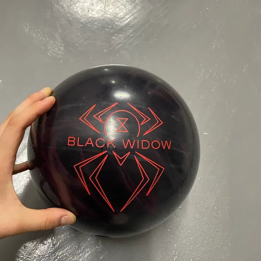 [BUNJANG] Storm Black Widow 2.0 & Pyramid Pass 12lb Bowling Balls / 12파운드 볼 팝니다