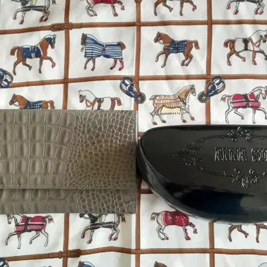 [BUNJANG] Sigma Pixie Card Wallet (Gray) + Anna Sui Sunglasses Case (Black) / 시그마픽시카드장지갑(그레이)+안나수이선글라스케이스(블랙)