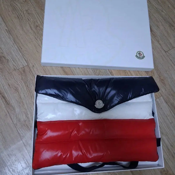 [BUNJANG] Moncler Padded Clutch Bag Red/White/Navy / 몽클레어 패딩 클러치 백 레드/화이트/네이비
