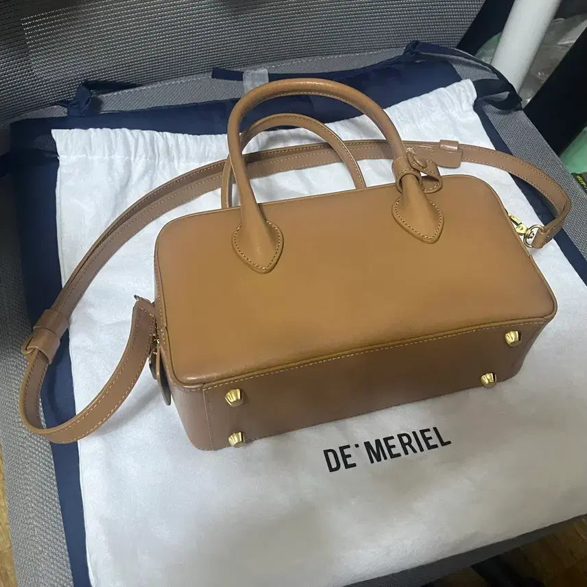 [BUNJANG] Demellier Bowling Bag Soft Brown M / 무료배송) 드메리엘 볼링백 소프트 브라운 M