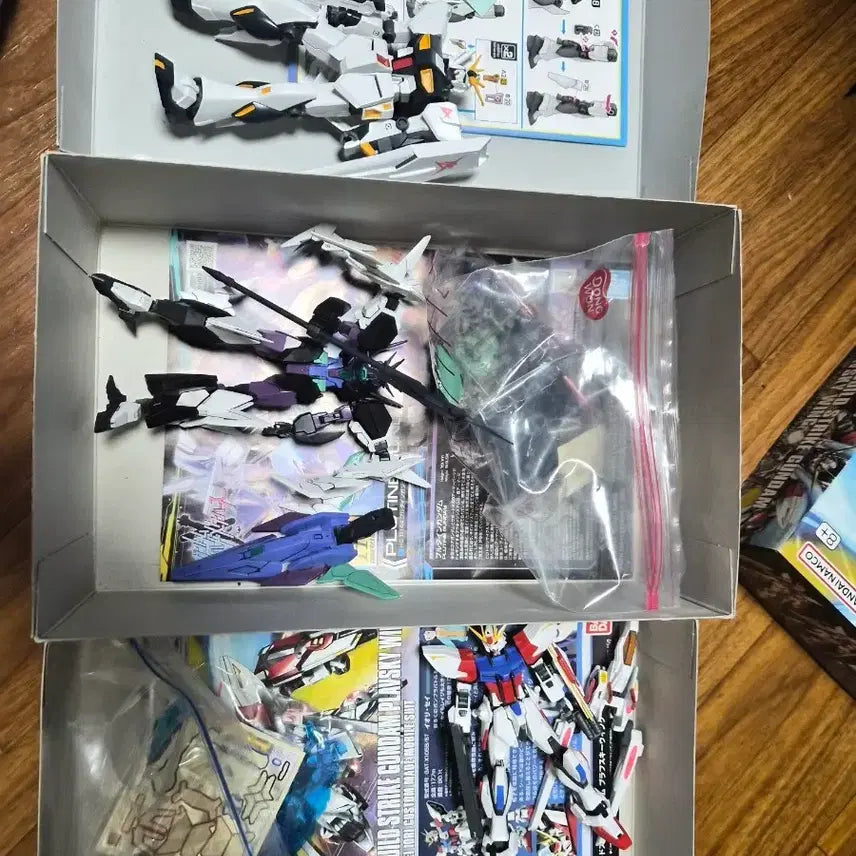 [BUNJANG] HG Infinite Justice Gundam, RG Star Build Strike Gundam, EG Nu Gundam Bundle Set / (hg)스타 빌드스트라이크,플루타인 건담,eg뉴 가조일괄