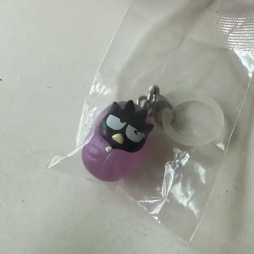 [BUNJANG] Sanrio Happy Dan V Solo Camping Batsumaru Badge / 산리오 해피단브이 솔로캠핑 메지루시 가챠 배츠마루 미개봉