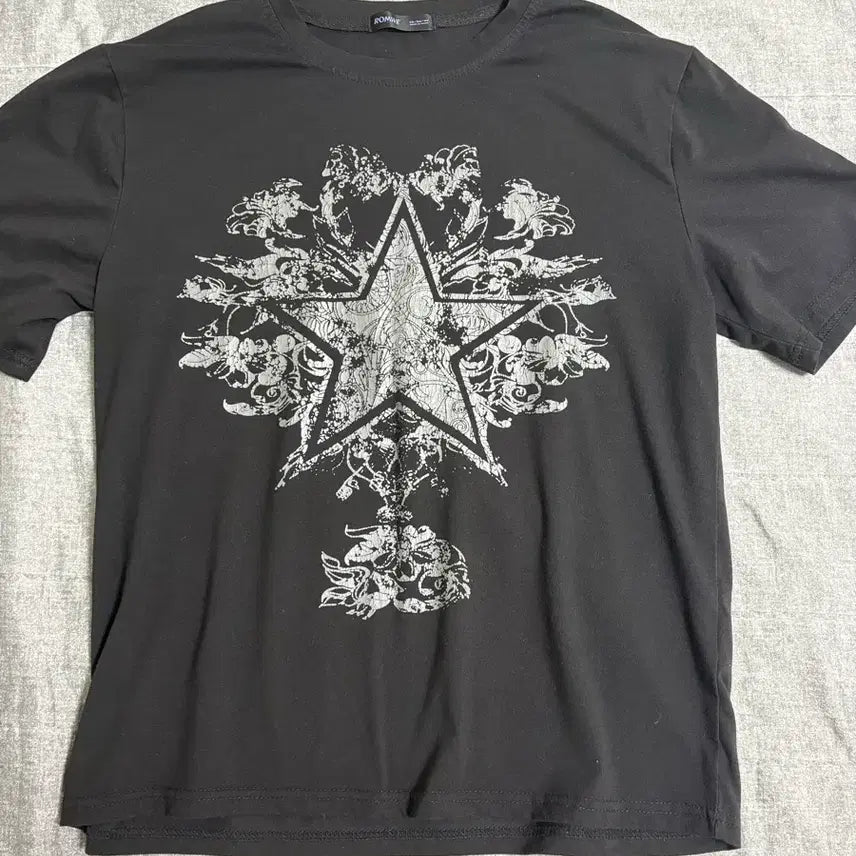 [BUNJANG] Black Star Graphic Short Sleeve T-Shirt / 블랙 스타 문양 반팔 티셔츠