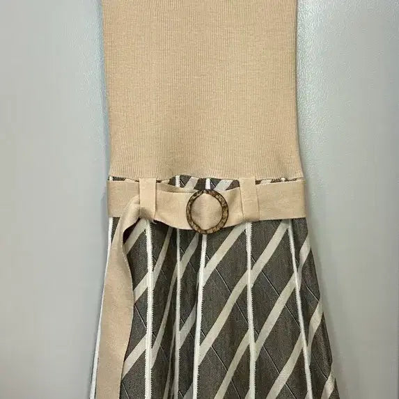 [BUNJANG] Beige Striped Short Sleeve Knit Midi Dress with Belt / 베이지색 반팔 니트 원피스 스트라이프 패턴 벨트 포함