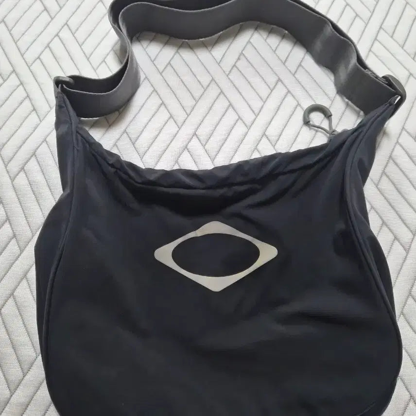 [BUNJANG] Mischief Black Crossbody Bag / 미스치프 크로스백 검정색