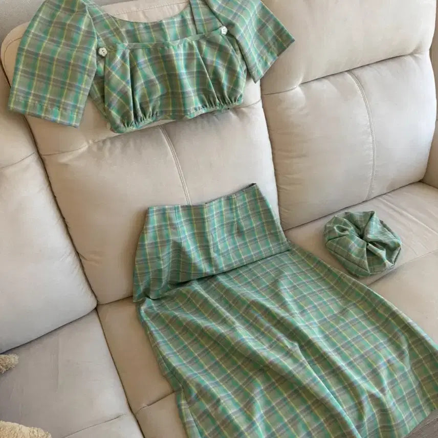 [BUNJANG] Freckle Check Two-Piece Set with Hair Scrunchie / 프레클 체크 투피스 헤어 스크런치 세트 (더바넷 오버듀플레어)