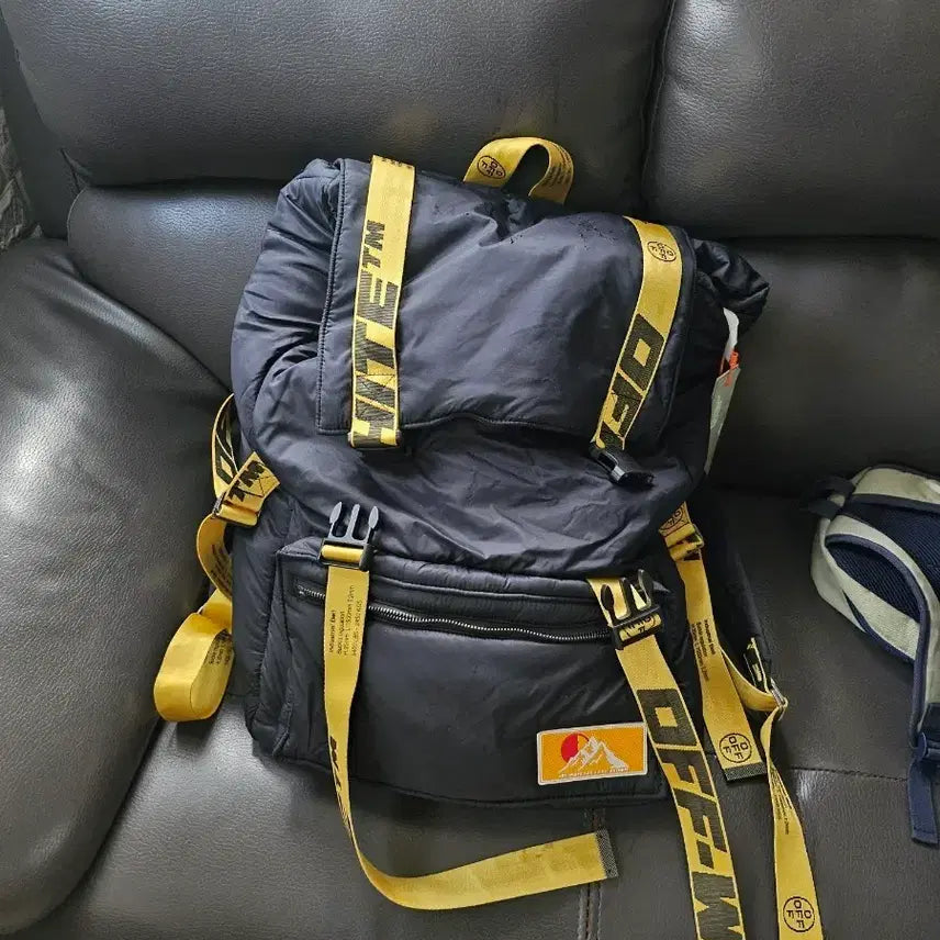 [BUNJANG] Off-White Limited Edition Backpack Black Yellow Strap / (한정판)오프화이트 백팩 블랙 옐로우 스트랩