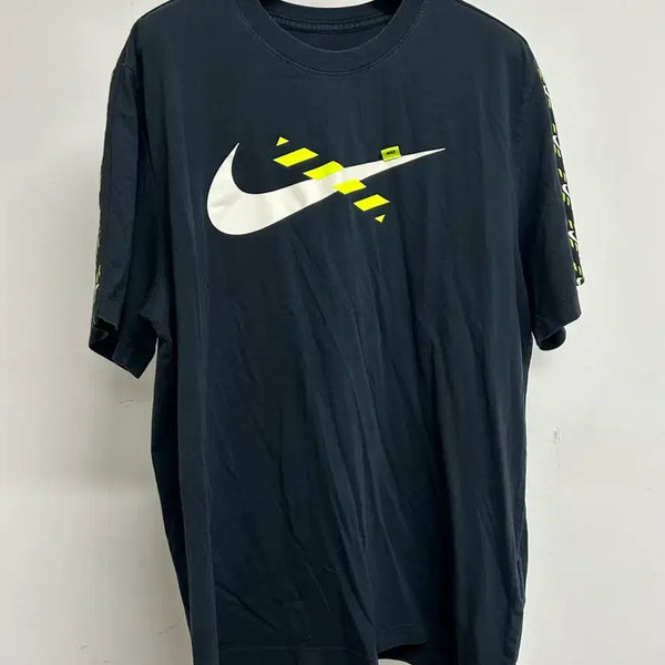 [BUNJANG] Nike Black Graphic T-Shirt / 나이키 반팔티