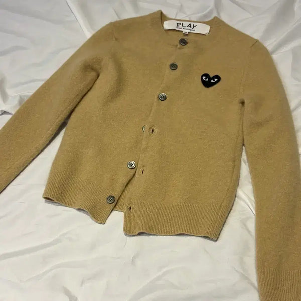 [BUNJANG] Comme des Garçons Black Heart Patch Beige Cardigan / 꼼데가르송 블랙와펜 베이지 가디건