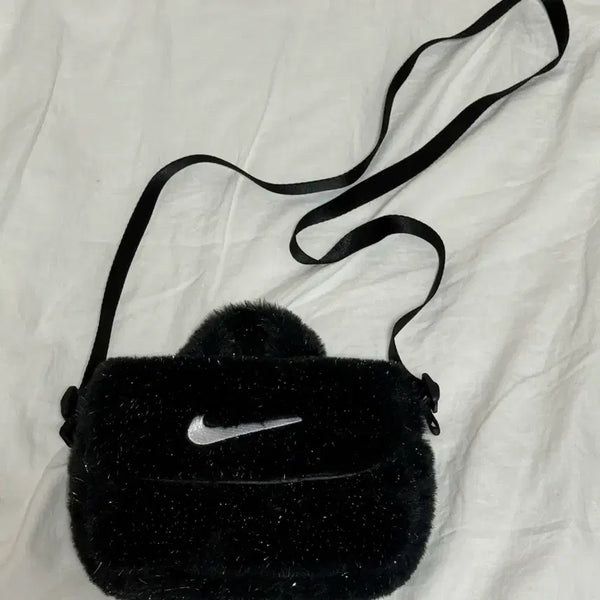[BUNJANG] Nike Faux Fur Mini Bag Black Crossbody / 나이키 퍼 미니 백 블랙 크로스백