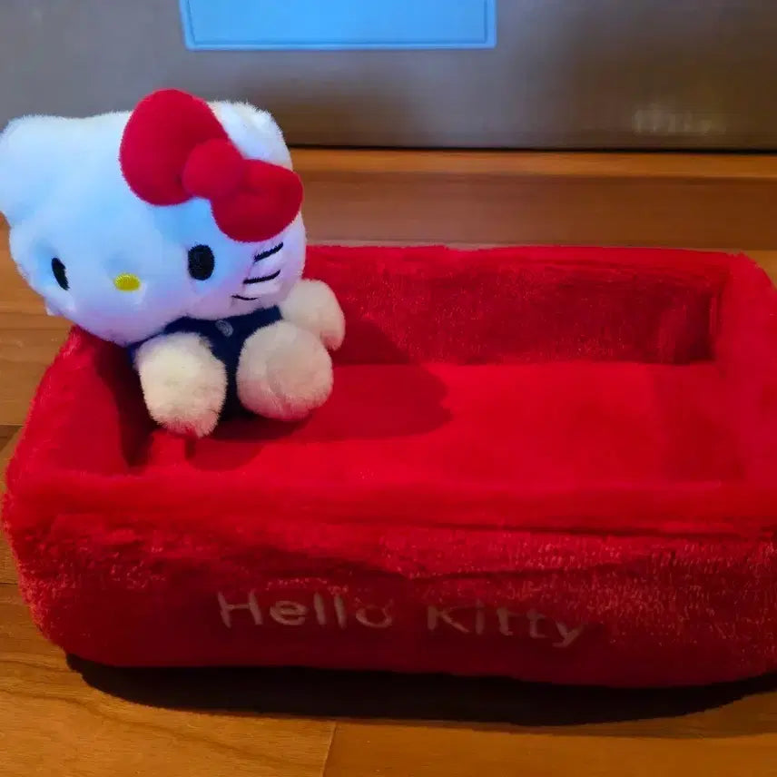 [BUNJANG] Hello Kitty Plush Basket / 헬로키티 털 바구니 팝니다!