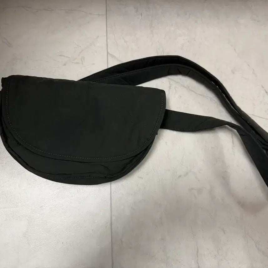 [BUNJANG] Majimong Title Black Crossbody Bag / 마지언타이틀 가방 검정