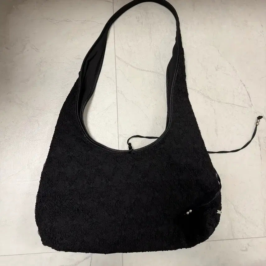 [BUNJANG] Black Textured Shoulder Bag / 블랙 텍스처 숄더백