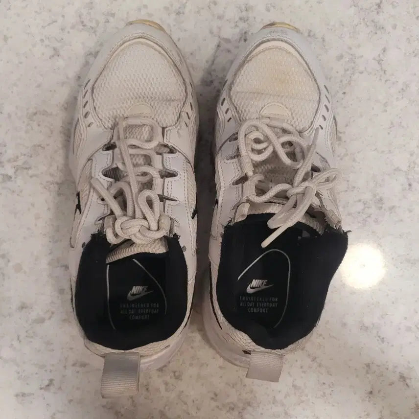 [BUNJANG] Nike White Sneakers (230mm) / 나이키 운동화 화이트230