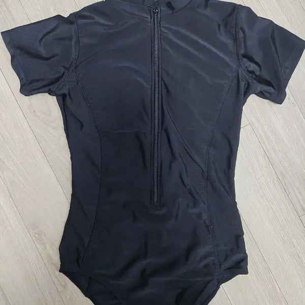[BUNJANG] Black Short-Sleeve One-Piece Swimsuit / 블랙 반팔 원피스 수영복