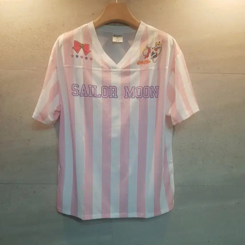 [BUNJANG] Sailor Moon Pink Stripe Short Sleeve T-Shirt / 세일러문. 핑크 스트라이프. 반팔 티셔츠.