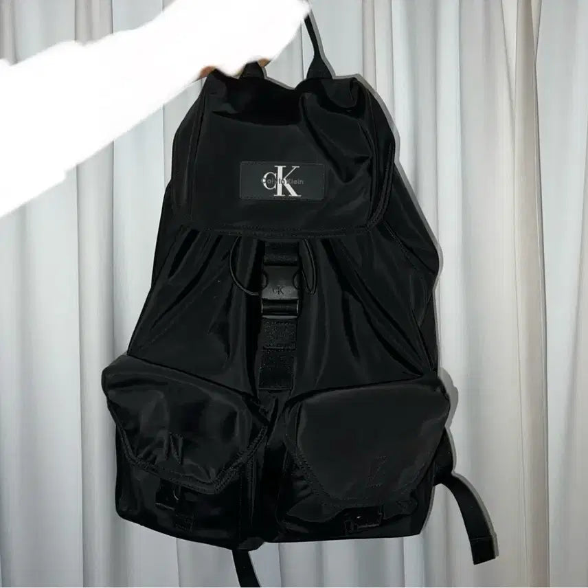 [BUNJANG] Calvin Klein Jeans Reversible Two-Pocket Backpack / Calvin Klein Jeans 켈빈클라인 리버서블 플랩 투포켓 백팩